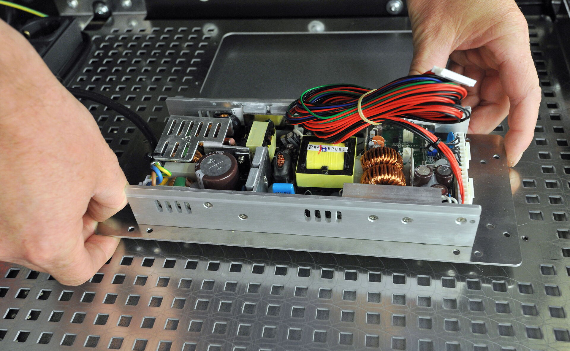 Component assembly for mechanical engineering, metal housings & other assemblies with electronics